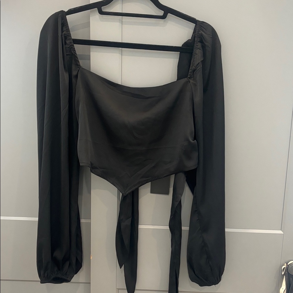 Black Long Sleeve statin Crop Top